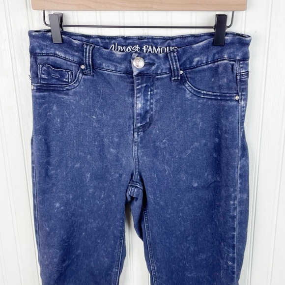 Almost Famous Dark Wash Acid Wash Denim Skinny Jeans Stretch Junior's Size 9 - Picture 3 of 6